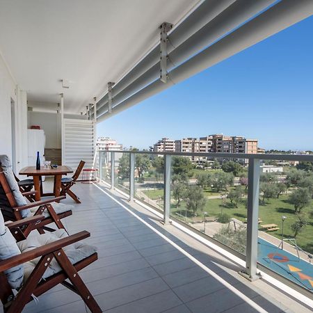 Kind Park - Sleek Apartment With Terrace & Parking Bari Exterior foto